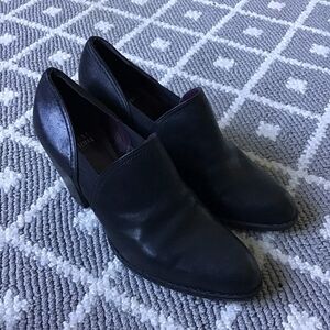 Stuart Weitzman Ladies Size 7 Solid Black Leather Pointed Booties,Spain,MINT
